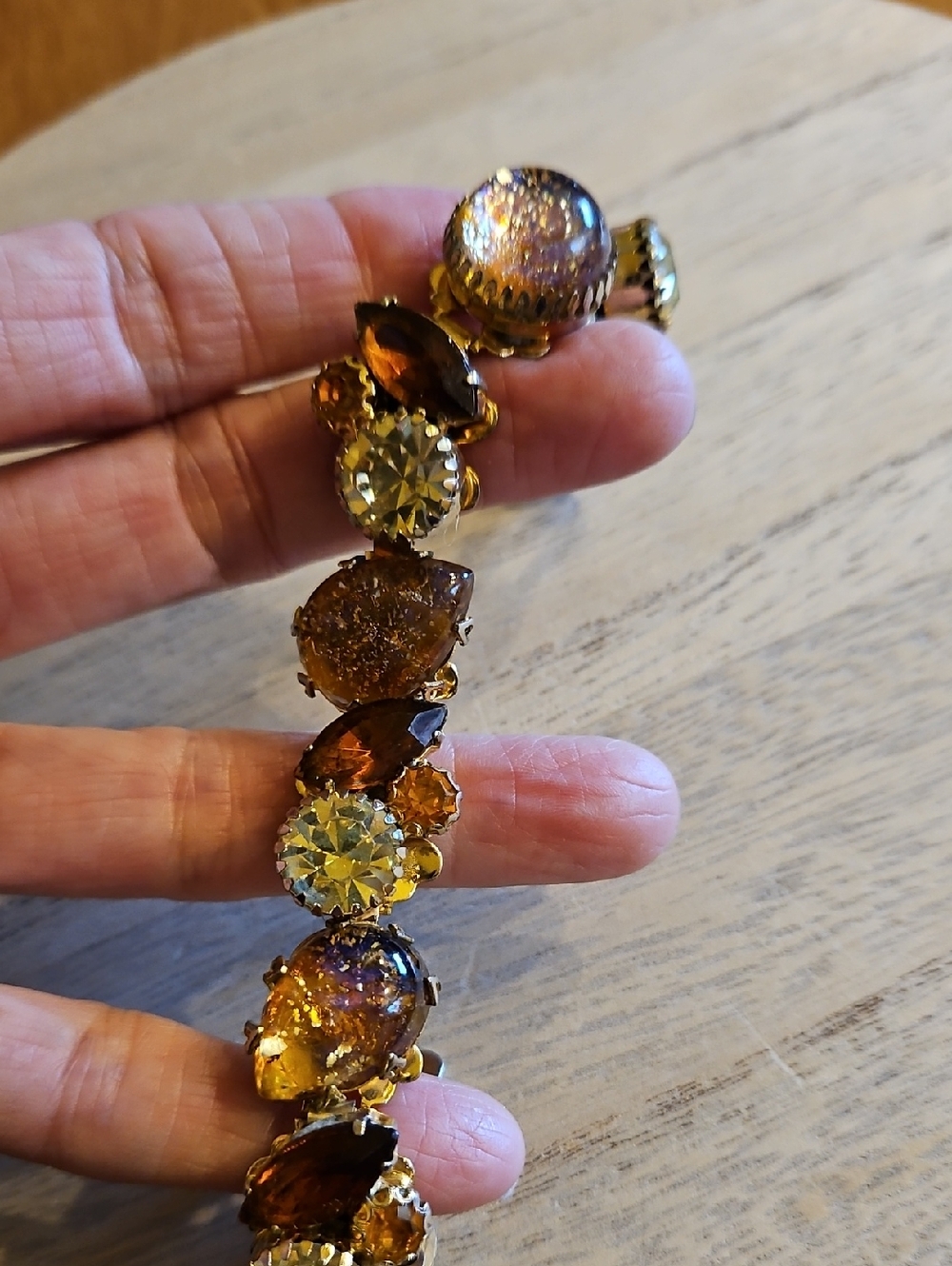 Vintage rhinestone and lava iridescent stones link gold tone bracelet Multicolor - Picture 5 of 8